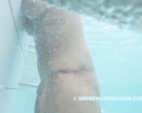 NEW! This lady is having sex with the underwater jet and comes much faster than she does with her husband ;-)