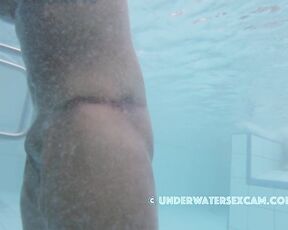 NEW! This lady is having sex with the underwater jet and comes much faster than she does with her husband ;-)