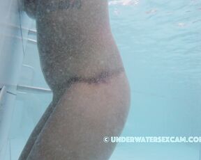 NEW! This lady is having sex with the underwater jet and comes much faster than she does with her husband ;-)