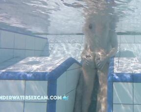 NEW! They wait until the bubbles start to form, and then they jerk each other off. No one's seeing anything ;-)