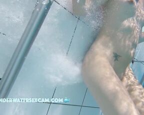 NEW! This hot lady doesn't really dare to masturbate with the jet stream, but it definitely turns her on