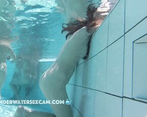 NEW! For some reason, she only wants to show us her back, but that just makes it all the more beautiful!