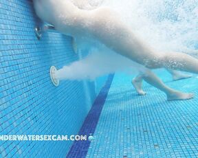 NEW! This hot MILF absolutely has to satisfy her lust right away, so she fucks the underwater jet