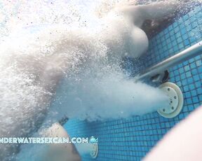 NEW! If you have two underwater jets and there are two of you, you can masturbate together.