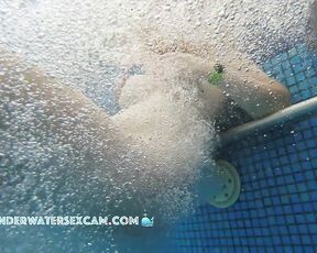 NEW! If you have two underwater jets and there are two of you, you can masturbate together.