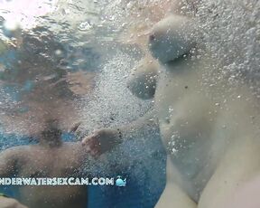 NEW! If you have two underwater jets and there are two of you, you can masturbate together.