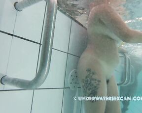 NEW! This hot MILF with huge natural tits discovers the underwater jet and starts masturbating