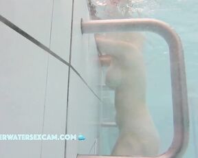 NEW! I'd love to explain to her how to use the underwater jet properly, but I don't dare.