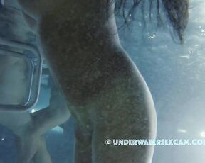 NEW! This hot Latina MILF is having fun with the underwater jet, but she pretends she's doing some kind of sport. The camera knows which one ;-)