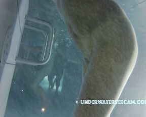 NEW! This hot Latina MILF is having fun with the underwater jet, but she pretends she's doing some kind of sport. The camera knows which one ;-)