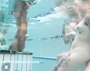 NEW! Besties can be so different—but you only really see that when they're naked ;-)