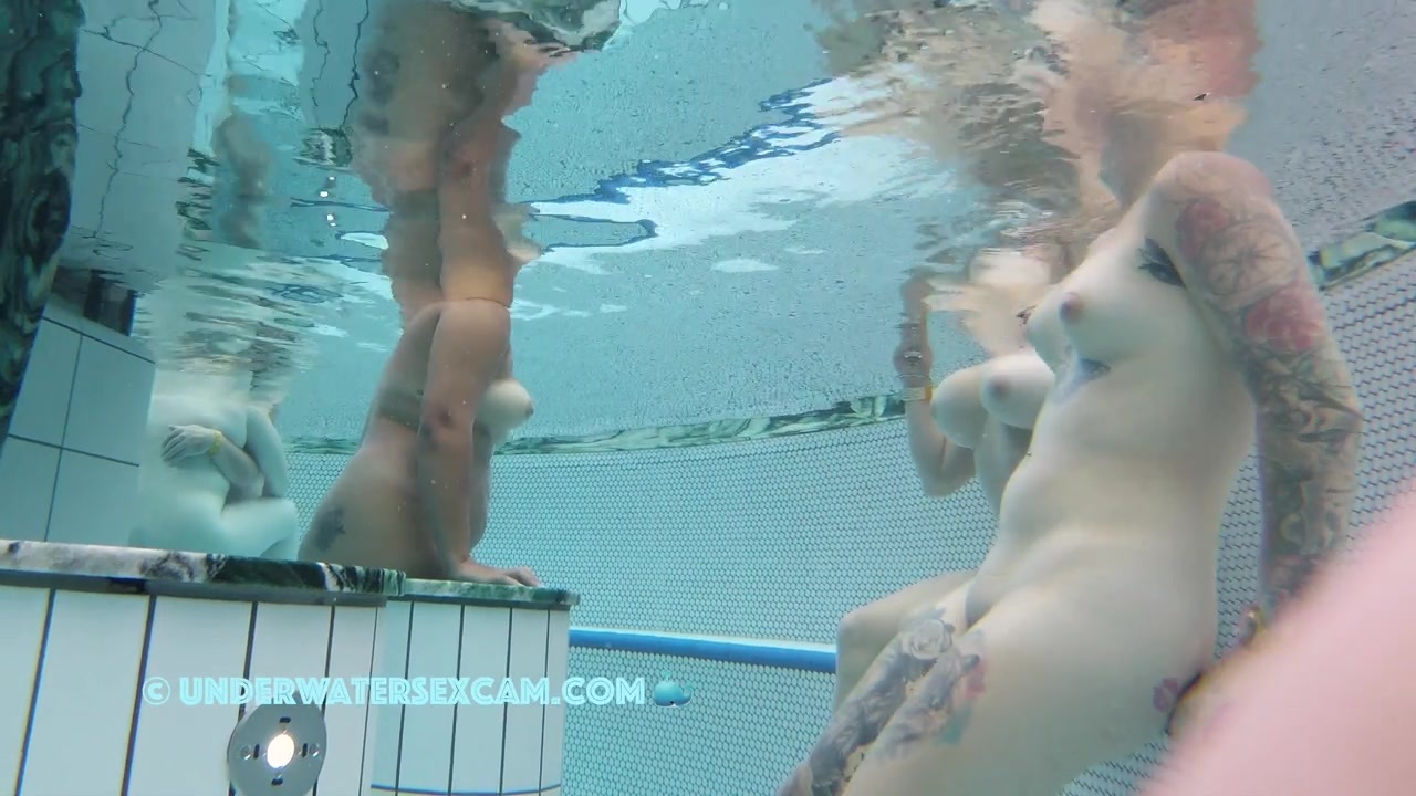 NEW! Besties can be so different—but you only really see that when they're naked ;-)