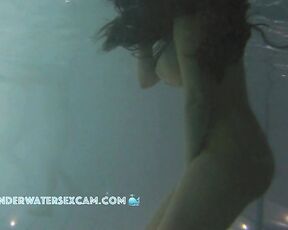 NEW! I'd love to run into this hot girl with those amazing boobs all by myself at night when we're both naked ;-)