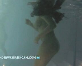 NEW! I'd love to run into this hot girl with those amazing boobs all by myself at night when we're both naked ;-)