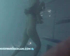 NEW! I'd love to run into this hot girl with those amazing boobs all by myself at night when we're both naked ;-)